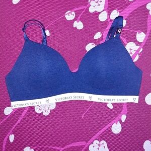 NWT Victorias Secret Tshirt lightly lined wireless bra 36C navy blue VS Logo New